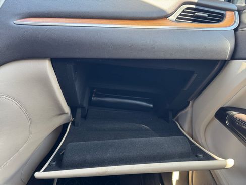 Used 2018 Lincoln MKC Select w/ Select Plus Package FWD image 24