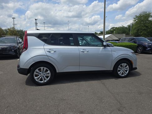 Certified 2021 Kia Soul LX FWD image 9