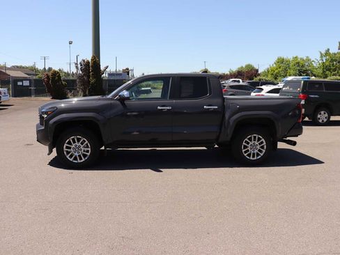 Used 2024 Toyota Tacoma Limited w/ Limited Package (LT) AWD/4WD image 8