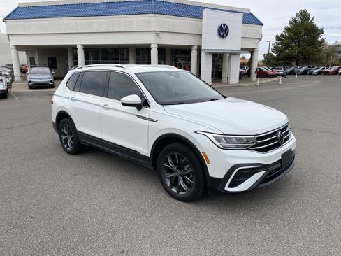 Certified 2023 Volkswagen Tiguan SE FWD image 37