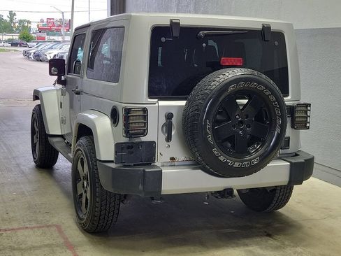 Used 2011 Jeep Wrangler Sahara w/ Connectivity Group AWD/4WD image 4