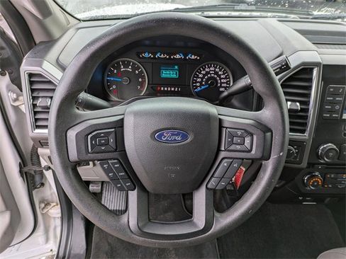 Used 2015 Ford F150 XLT w/ Trailer Tow Package image 9