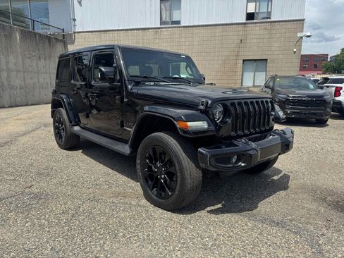 Used 2022 Jeep Wrangler Unlimited Sahara AWD/4WD image 8
