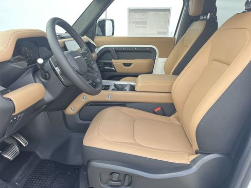 New 2025 Land Rover Defender 90 V8 image 4