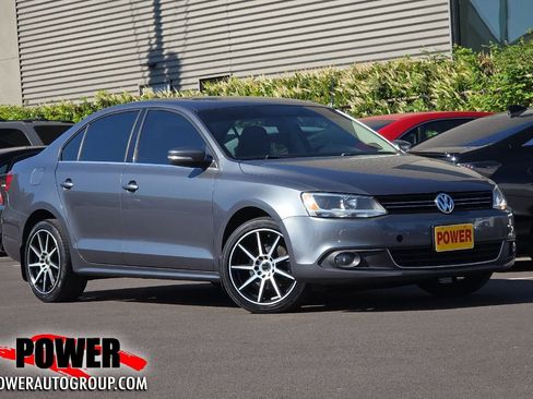 Used 2012 Volkswagen Jetta TDI FWD image 1