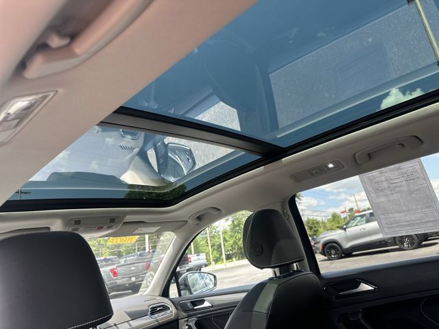 Used 2023 Volkswagen Tiguan SE w/ Panoramic Sunroof Package AWD/4WD image 18