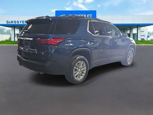 Used 2023 Chevrolet Traverse LT w/ Rear Camera Mirror Package image 9