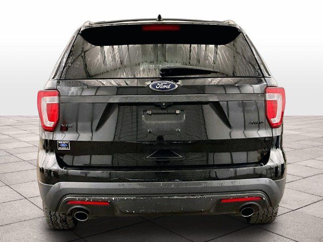 Used 2017 Ford Explorer XLT w/ Equipment Group 202A AWD/4WD image 4