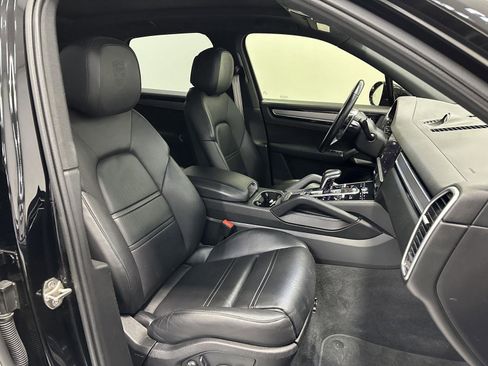 Used 2022 Porsche Cayenne Platinum Edition image 42
