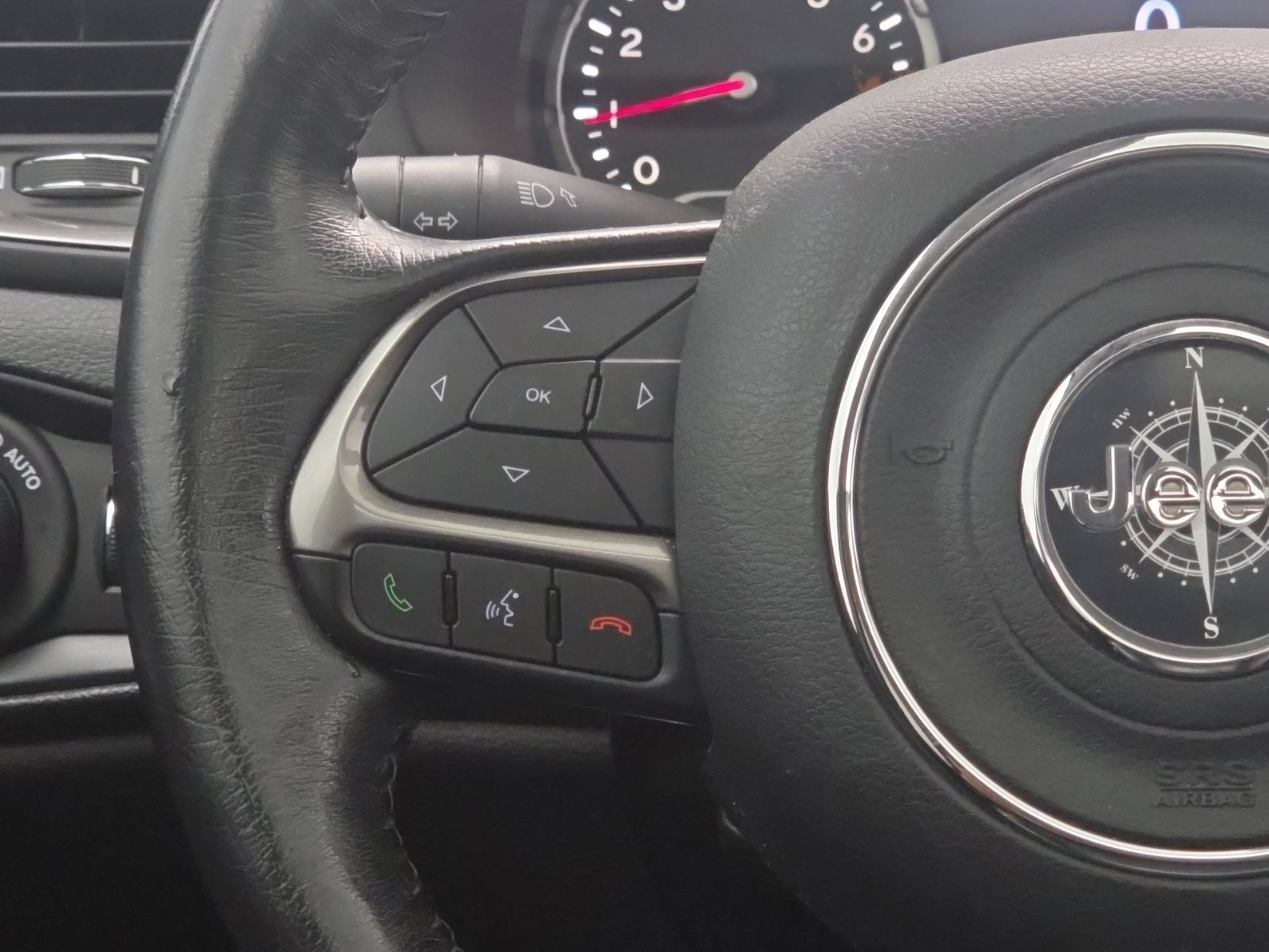 Certified 2018 Jeep Renegade Limited w/ UConnect 8.4 Nav Group AWD/4WD image 23