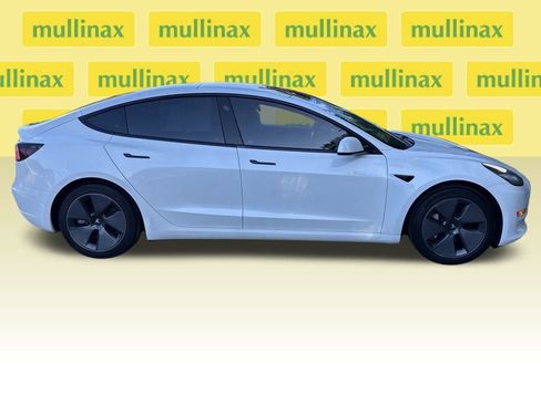 Used 2021 Tesla Model 3 Standard Range Plus image 2