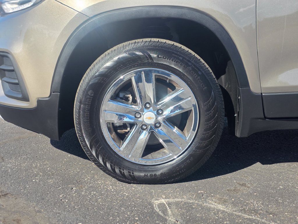 Used 2021 Chevrolet Trax LT AWD/4WD image 13