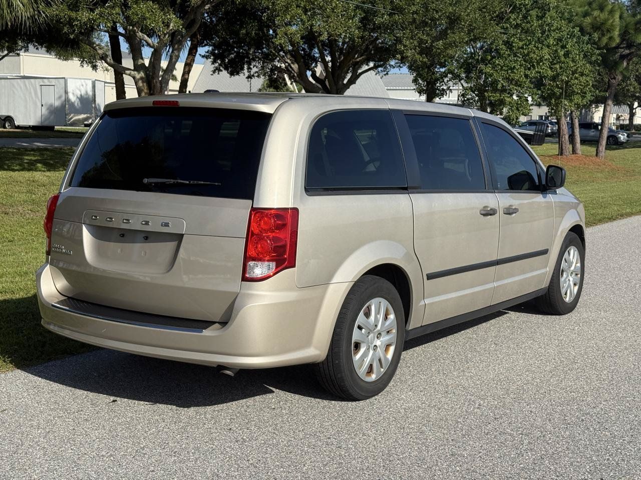 Used 2015 Dodge Grand Caravan American Value Package w/ UConnect Hands-Free Group FWD image 6