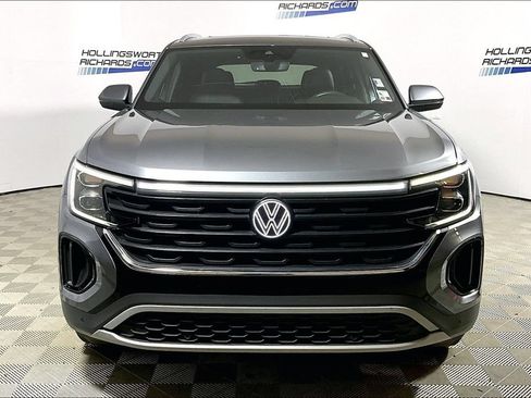 Used 2024 Volkswagen Atlas Cross Sport SE FWD image 2