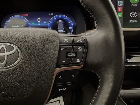 Used 2025 Toyota Crown AWD/4WD image 17