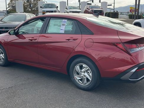 Used 2026 Hyundai Elantra SE FWD image 12
