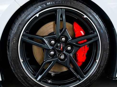 Used 2022 Chevrolet Corvette Stingray Coupe w/ Z51 Performance Package image 10