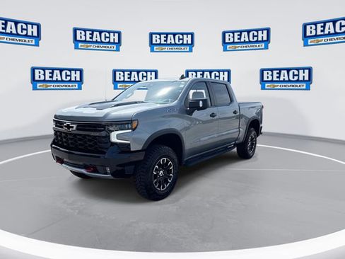 Used 2023 Chevrolet Silverado 1500 ZR2 w/ Technology Package AWD/4WD image 4