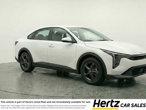 Used 2025 Kia K4 LXS image 1