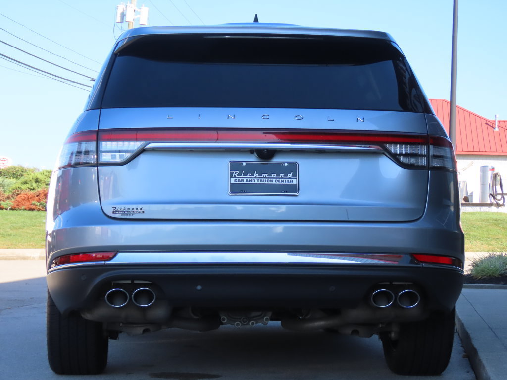 Used 2023 Lincoln Aviator AWD w/ Premium Package image 12
