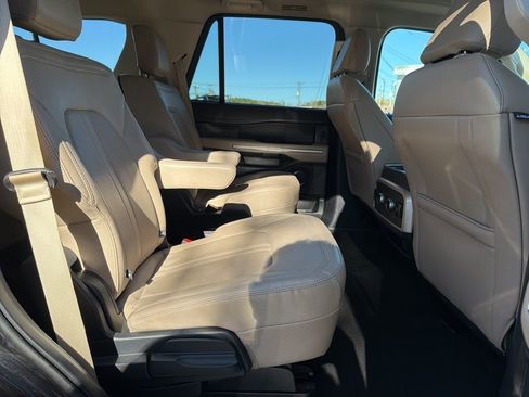 Used 2024 Ford Expedition Limited image 30