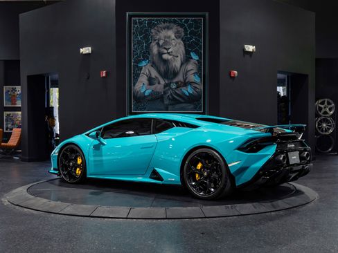 Used 2023 Lamborghini Huracan Tecnica image 3