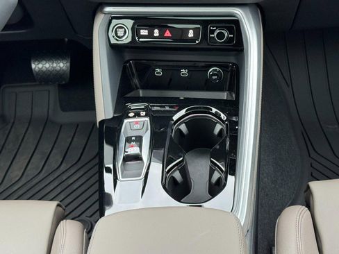 New 2025 Audi Q5 Prestige image 9