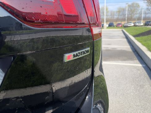 Used 2021 Volkswagen Tiguan SE image 6