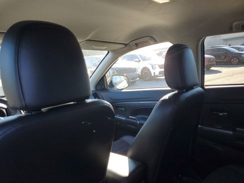 Used 2023 Mitsubishi Outlander Sport SE image 11