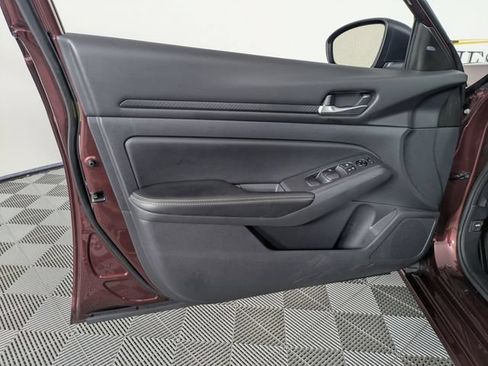 Used 2025 Nissan Altima 2.5 SV FWD image 10