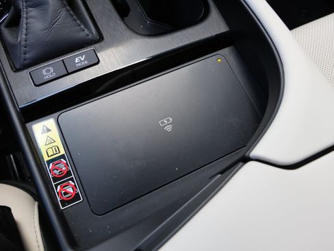 Used 2025 Lexus ES 300h w/ Premium Package FWD image 30