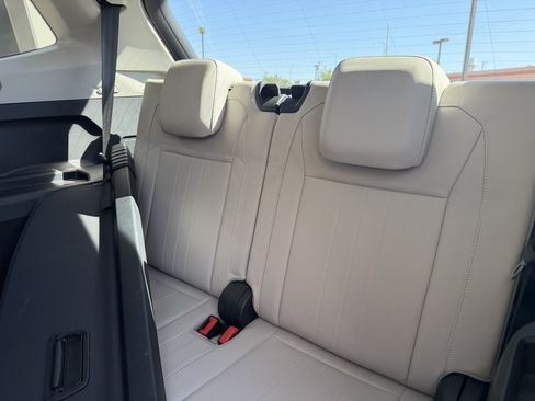 Used 2022 Volkswagen Tiguan SE FWD image 36