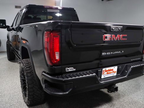 Used 2023 GMC Sierra 2500 Denali w/ Denali Black Diamond Edition image 10