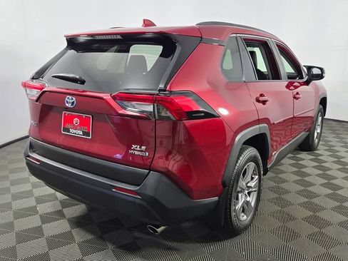 Used 2022 Toyota RAV4 XLE AWD/4WD image 9