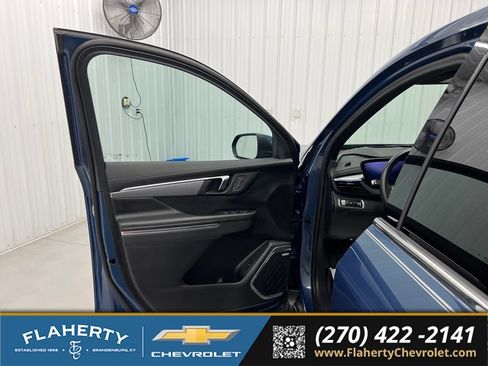 Used 2025 Buick Enclave Preferred w/ Power Package FWD image 8