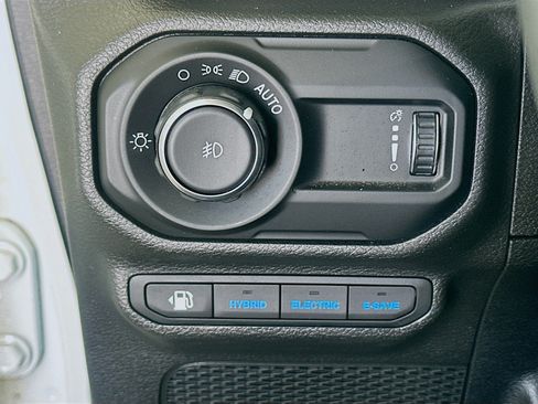 Used 2023 Jeep Wrangler Unlimited Sahara w/ Cold Weather Group AWD/4WD image 16