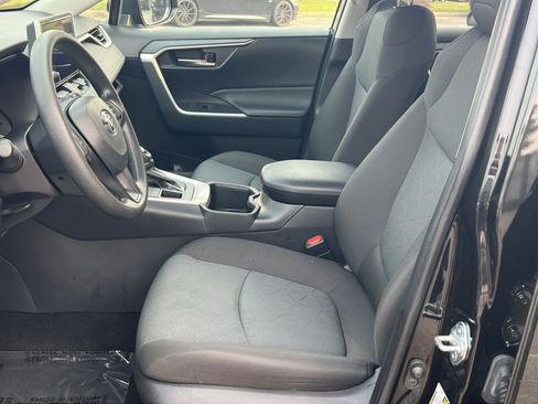 Used 2025 Toyota RAV4 XLE AWD/4WD image 13