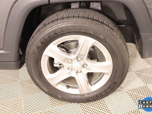 Used 2024 Jeep Compass Sport image 17