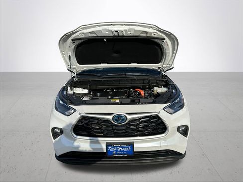 Used 2022 Toyota Highlander XLE image 4