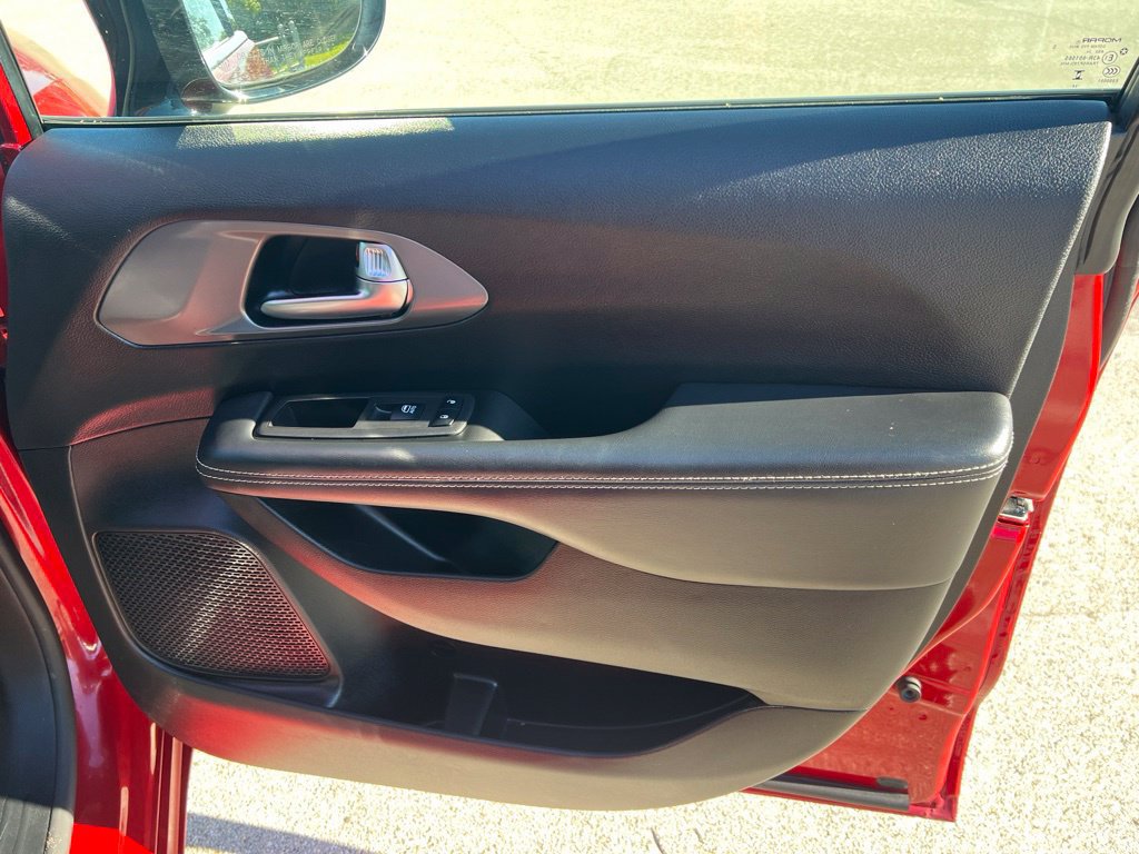 Used 2025 Chrysler Pacifica Select FWD image 13