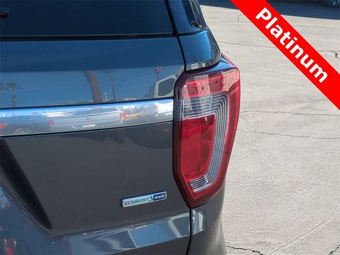 Used 2017 Ford Explorer Platinum image 11