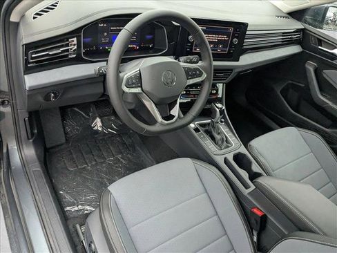 New 2025 Volkswagen Jetta SE image 3