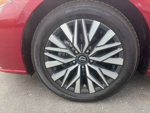 Used 2025 Nissan Altima 2.5 SV FWD image 19