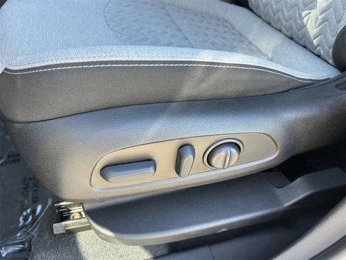 Used 2022 Chevrolet Equinox LS w/ LS Convenience Package image 23