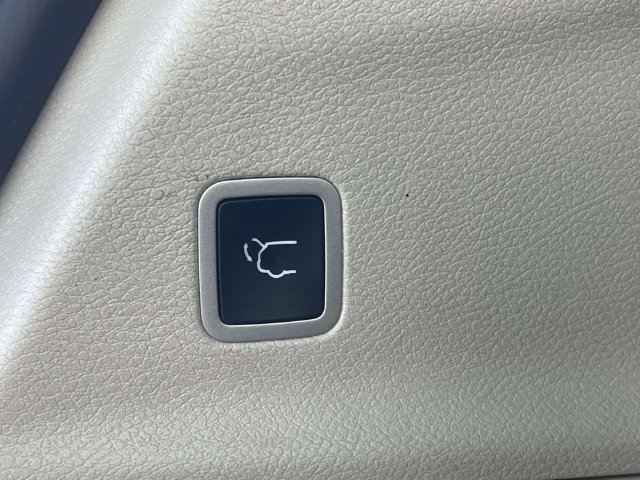 Used 2024 Chrysler Pacifica Touring-L FWD image 10