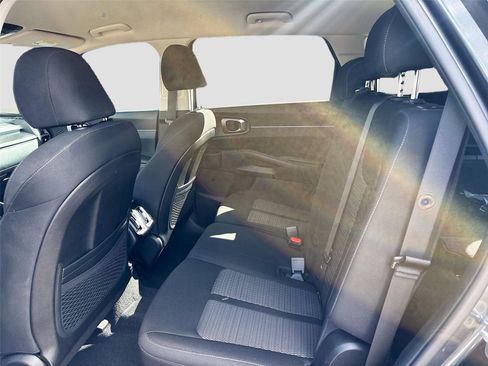 Used 2023 Kia Sorento LX image 25