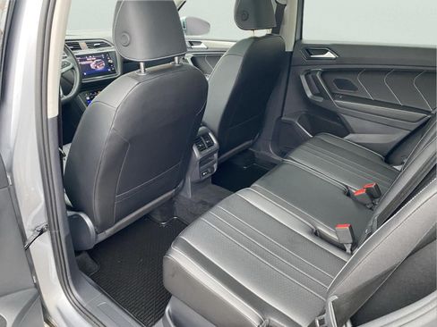 Used 2024 Volkswagen Tiguan SE AWD/4WD image 25