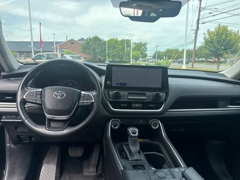 Used 2025 Toyota Grand Highlander AWD Hybrid image 15