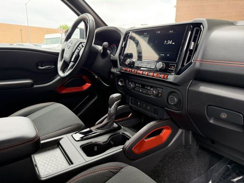 Used 2025 Nissan Frontier PRO-4X AWD/4WD image 39