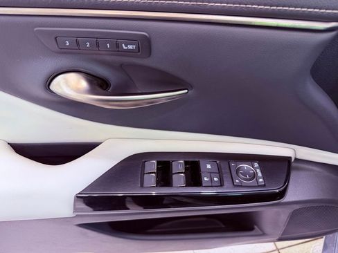 Certified 2023 Lexus ES 250 w/ Premium Package image 18